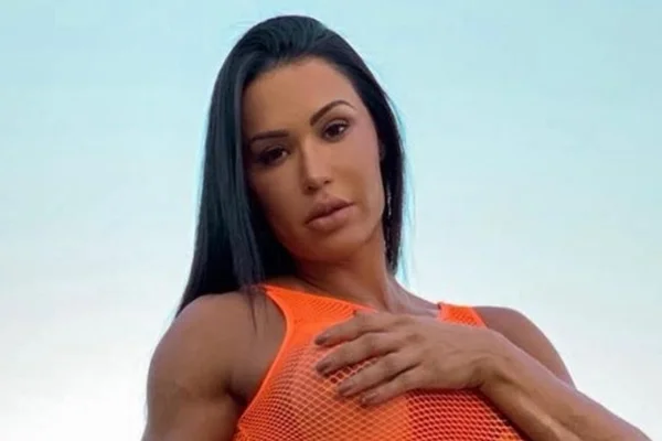 Fã sugere que Gracyanne Barbosa seja Mulher Hulk na TV e musa responde