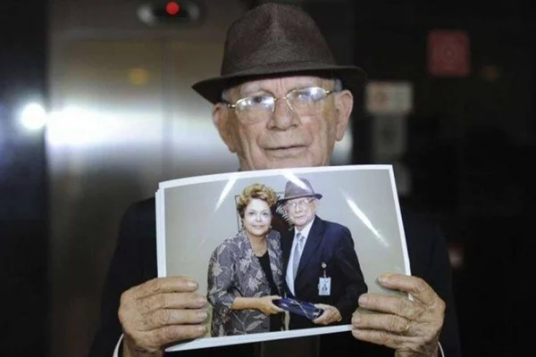 Morre, aos 86 anos, “Very Well”, testemunha da história da República