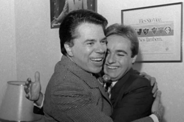 Silvio Santos liga para mãe de Gugu e se emociona: “Muito triste”