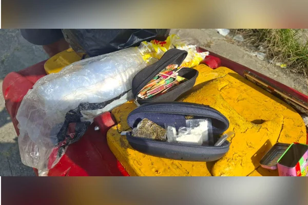 Imagem colorida mostra carrinho de sorvete usado em esquema de venda de drogas no litoral sul de São Paulo - Metrópoles