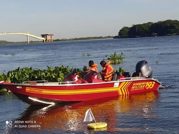 Embarcação com 6 pessoas vira em rio no MS; bombeiros fazem buscas