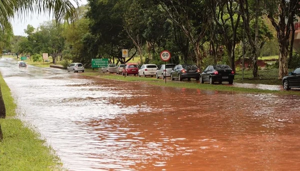 Falta de planejamento, obras mal executadas e ocupação irregular aumentam estragos da chuva no DF
