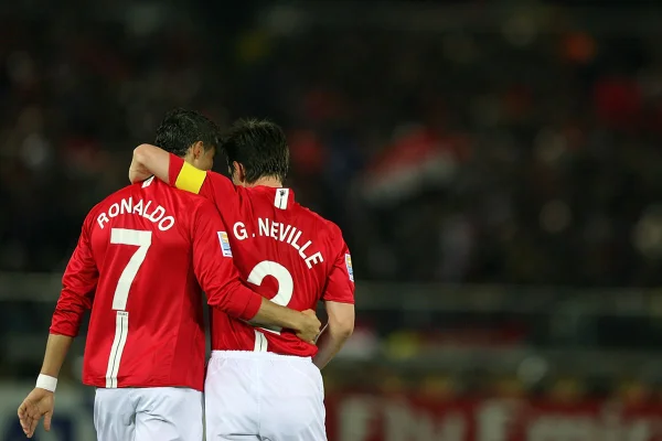 “Isso não é bom para ninguém”, diz Gary Neville sobre pitis de CR7