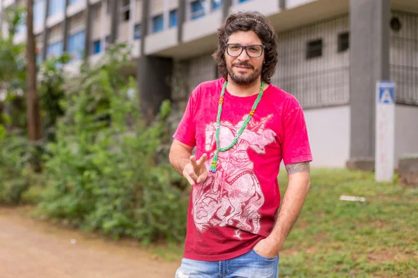 No Beirute, Ilmar do BBB diz que sairá candidato pelo PT