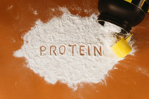 Imagem colorida de proteína em cima da mesa