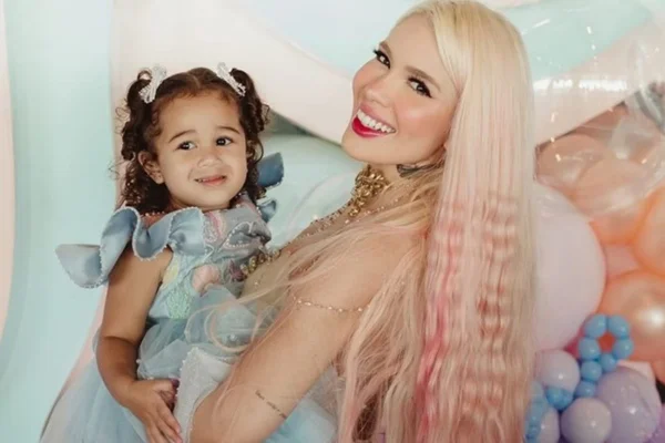 Karoline Lima e a filha, Cecilia
