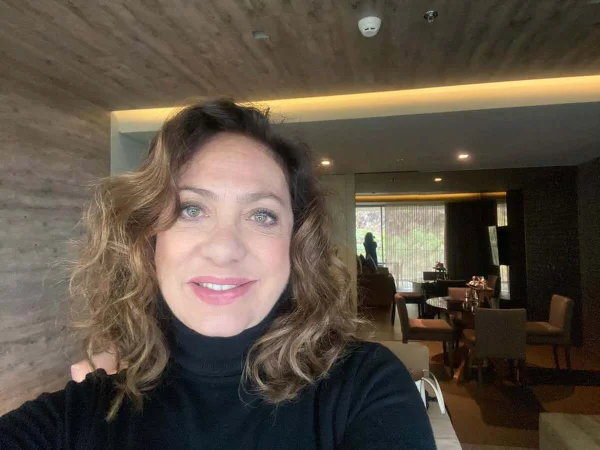 Foto colorida de Eliane Giardini - Metrópoles