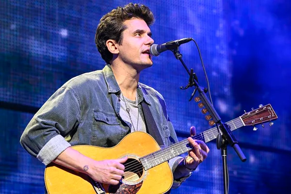 Cantor John Mayer em show - Metrópoles