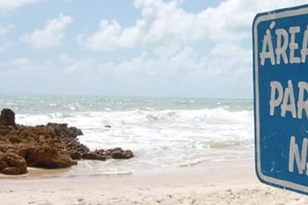 Homem é preso após fotografar mulheres em praia naturista na Paraíba