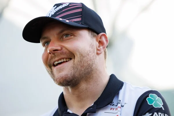 Valtteri Bottas mostrando a bunda no Instagram