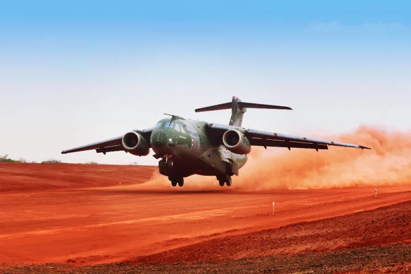 Imagem do avião militar C-390, da Embraer - Metrópoles