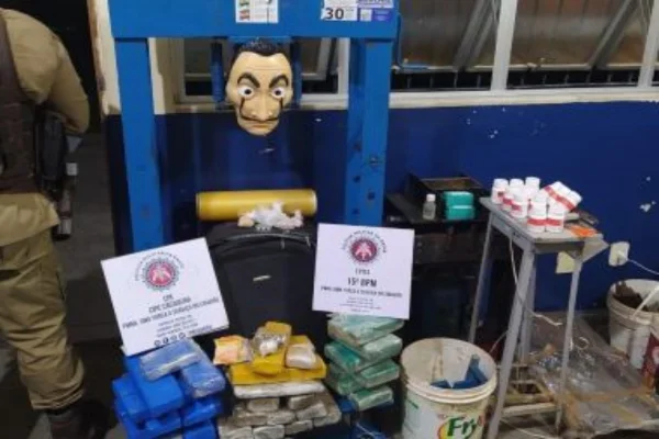 Após denúncia, polícia fecha laboratório de drogas na Bahia