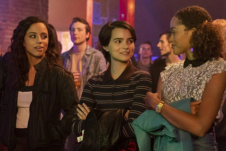 <b>Gatunas — </b>Das criadoras Amy Andelson, Emily Meyer e Kirsten Smith, a produção narra o enlace de três garotas que se tornam amigas enquanto combatem seus vícios cleptomaníacos. Elas enfrentam situações problemáticas em suas vidas pessoais, e contam com a ajuda desta amizade para seguir em frente. Confira o <a href="https://www.youtube.com/watch?v=vlKloImQrUU" target="_blank" rel="noopener">trailer</a>! <b>Gatunas — </b>Das criadoras Amy Andelson, Emily Meyer e Kirsten Smith, a produção narra o enlace de três garotas que se tornam amigas enquanto combatem seus vícios cleptomaníacos. Elas enfrentam situações problemáticas em suas vidas pessoais, e contam com a ajuda desta amizade para seguir em frente. Confira o <a href="https://www.youtube.com/watch?v=vlKloImQrUU" target="_blank" rel="noopener">trailer</a>!