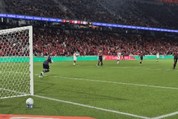 Athetico-PR x Atlético-GO jogaram pela Copa do Brasil