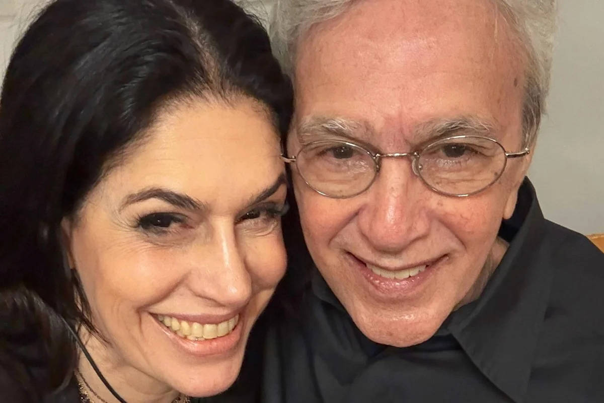 Paula Lavigne e Caetano Veloso fazem selfie Paula Lavigne e Caetano Veloso fazem selfie