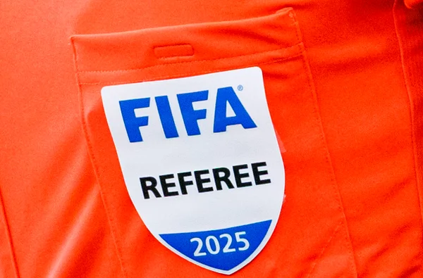 Logo árbitro da Fifa - Metrópoles