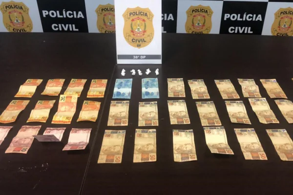 cocaína e dinheiro