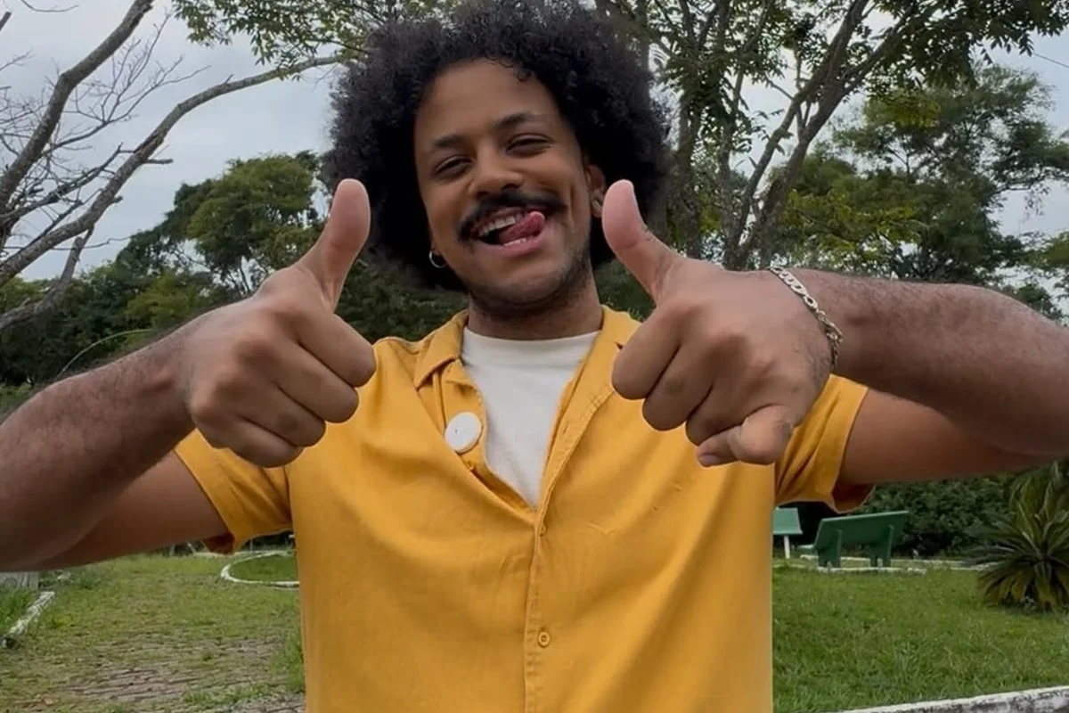João Luiz Pedrosa posa sorridente em vídeo para o Instagram João Luiz Pedrosa posa sorridente em vídeo para o Instagram