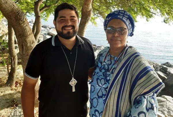 Festa de Iemanjá une mãe de santo e pastor evangélico na Paraíba