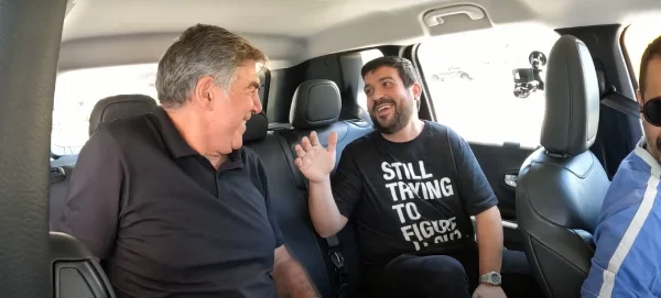 Momento que o jogador Zetti surpreende um dos participantes.
