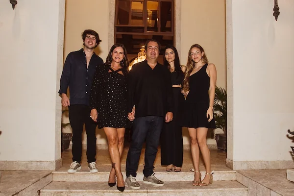 Márcio Salomão brinda aniversário com jantar na casa do pai, Gilberto