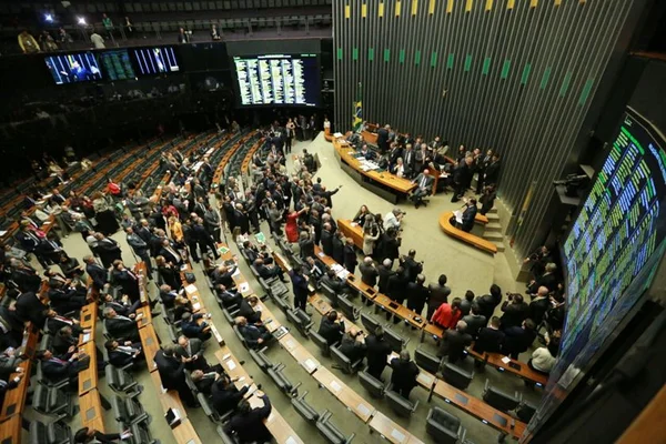 Plenário da Câmara aprova texto da reforma do ensino médio