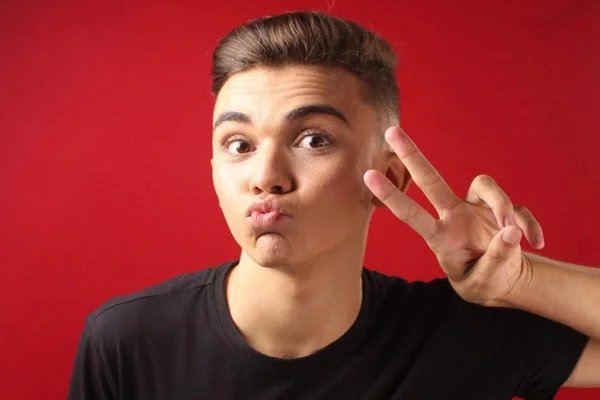 Sucesso no TikTok, Átila Ângelo tem Pabllo Vittar como ídolo