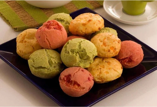 Pão de queijo colorido
