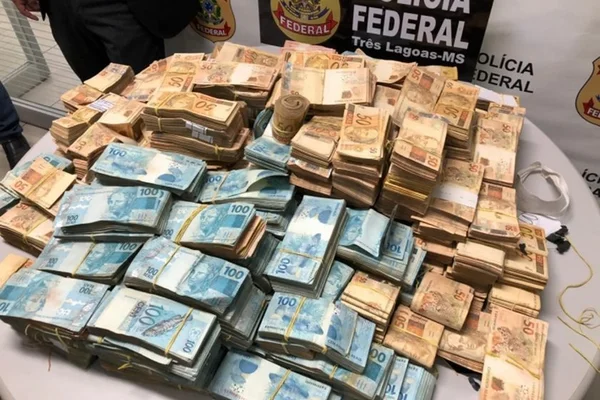 Fraude no transporte escolar: PF pega R$ 3 mi em dinheiro vivo. Veja