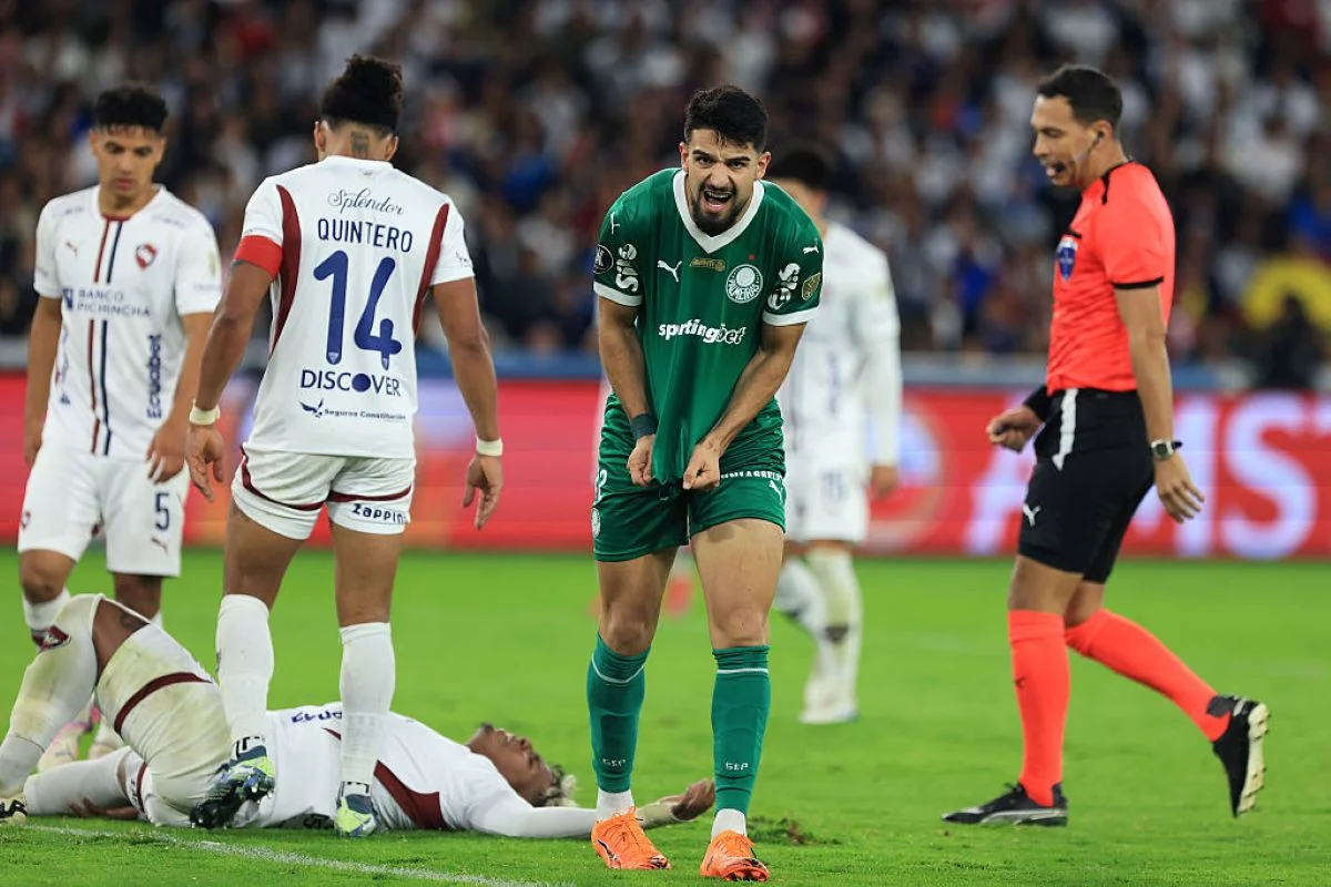 Palmeiras Enfrenta LDU em Busca de Vantagem na Libertadores