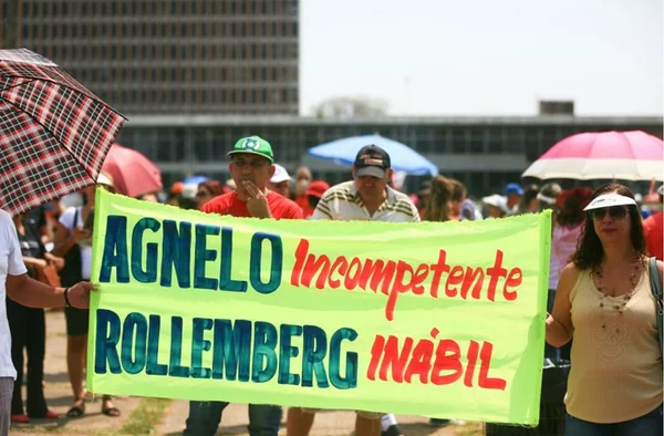Professores entram em estado de alerta e ameaçam greve por reajuste