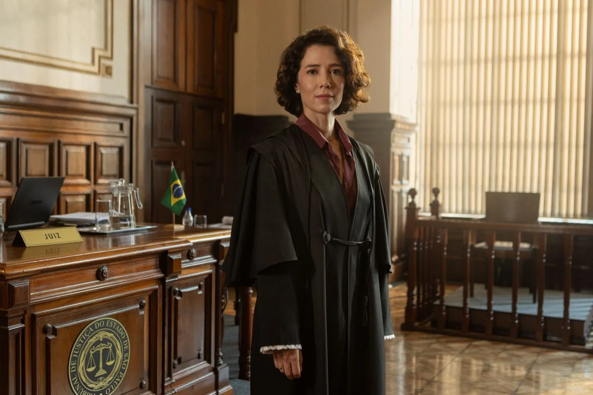Marjorie Estiano interpreta Inês, uma renomada professora de Direito e ex-advogada criminalista em Habeas Corpus Marjorie Estiano interpreta Inês, uma renomada professora de Direito e ex-advogada criminalista em Habeas Corpus