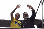 O presidente do PL, Valdemar Costa Neto, e o ex-candidato à Presidência do PRTB Padre Kelmon, na Avenida Paulista.