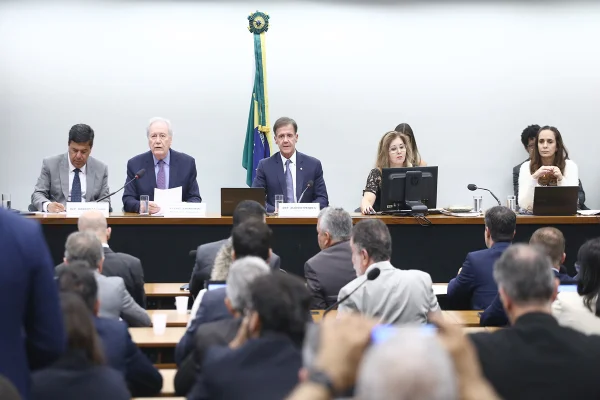 PEC da Segurança: presidente homenageia ex-delegado executado em SP