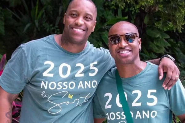 Thiaguinho e Saymon Saz, músico da banda do Poder