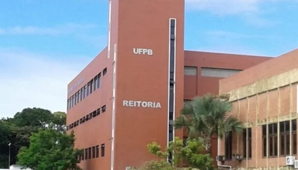 Justiça Eleitoral apreende materiais em 17 universidades