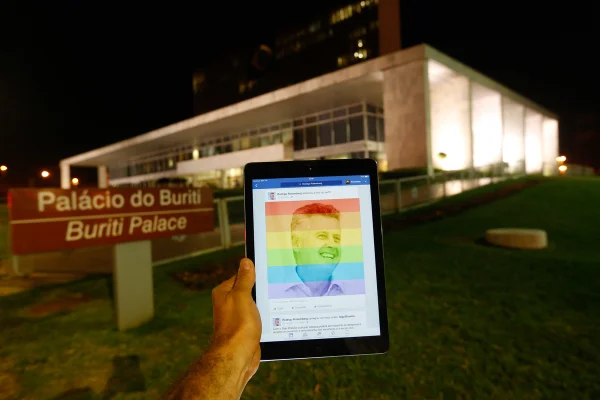 Conexão perdida: engajamento na página de Rodrigo Rollemberg no Facebook despenca