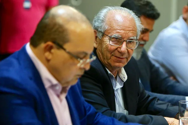 Ao lado de Frejat, Ibaneis oficializará grupo da saúde na transição