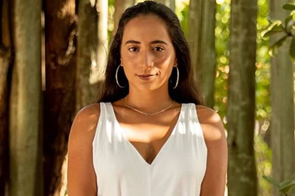Márcia Mercury de vestido branco - Metrópoles