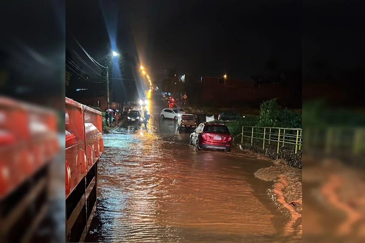 Fortes chuvas causaram transtornos em Jataí (GO) nesta quinta-feira Fortes chuvas causaram transtornos em Jataí (GO) nesta quinta-feira