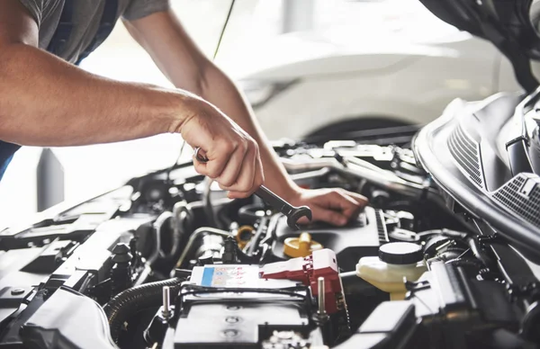 Concessionária ou mecânico: onde fazer a manutenção do carro? 