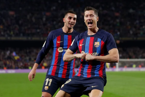 Barcelona derrota Cádiz e mantém 8 pontos de vantagem no Espanhol