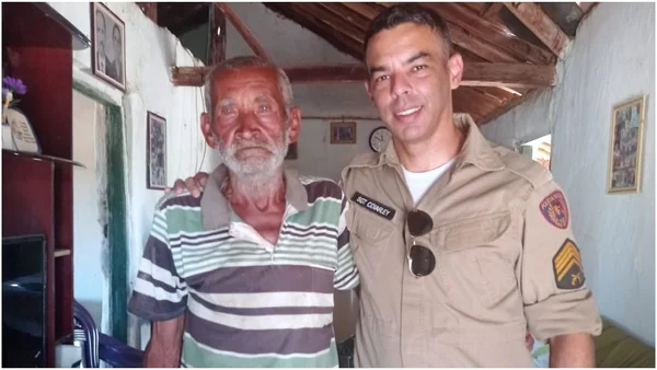 PM salva idoso que se engasgou com pedaço de carne em MG