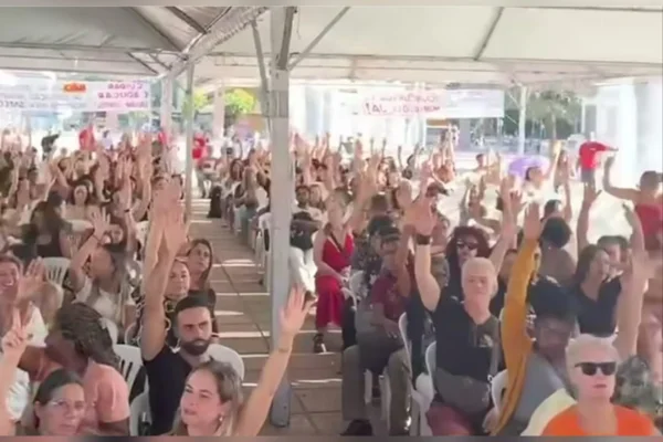 Trabalhadores da Rede Municipal de Educação decidem fazer greve a partir do dia 27/4/26