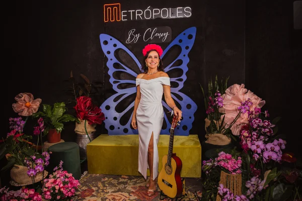 Cleucy Estevão recebe as amigas em show espetacular de Marisa Monte