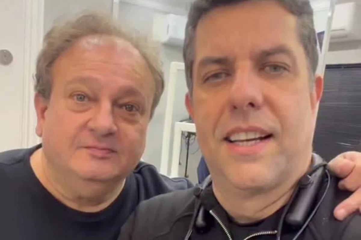 Erick Jacquin posa ao lado de seu dentista Anderson Bernal Erick Jacquin posa ao lado de seu dentista Anderson Bernal