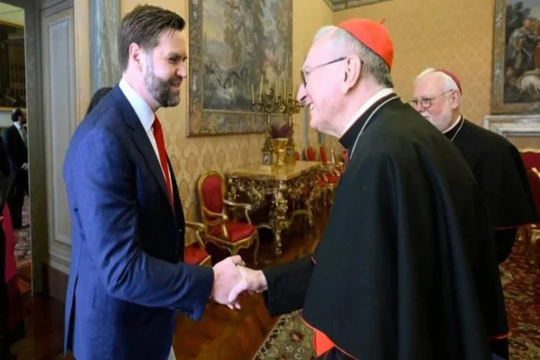 Imagem colorida de JD.Vance no Vaticano - Metrópoles