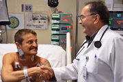 José Paim and the doctor who performed the procedure
