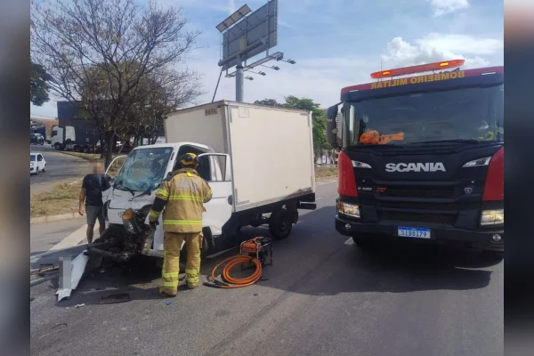Acidente dois caminhões BR 381