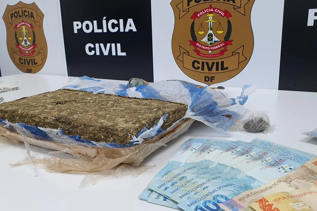 Mais de R$ 700 foram apreendidos durante a operação Mais de R$ 700 foram apreendidos durante a operação
